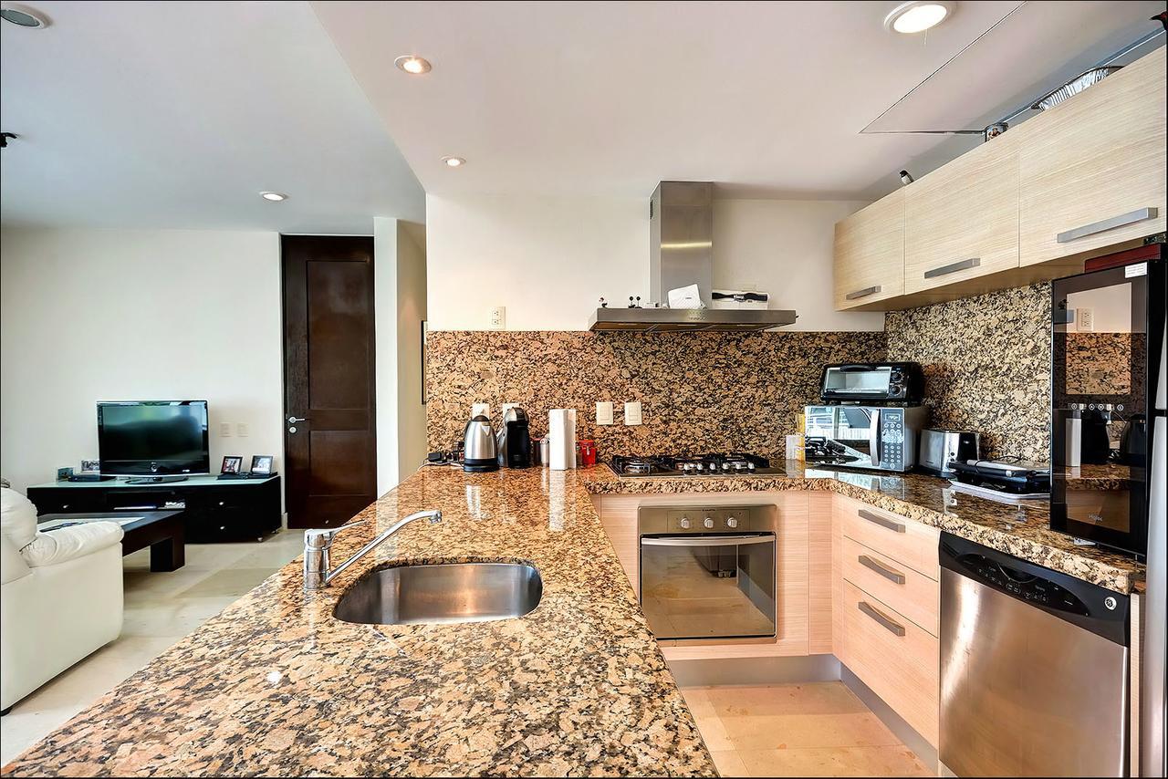 Luxurious & Central Condo In Playa Steps From The Beach Playa del Carmen Kültér fotó